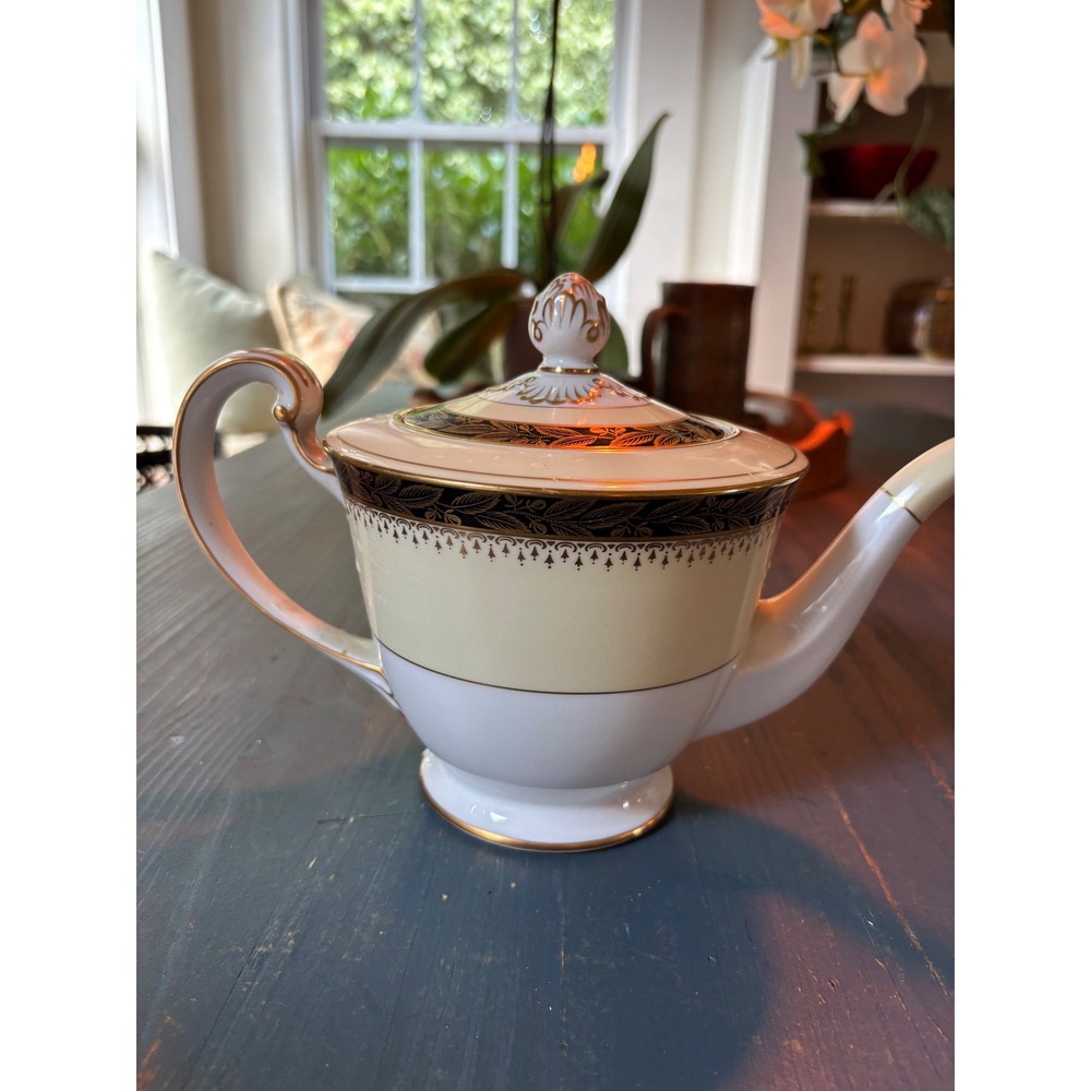 Noritake China Teapot Japan Cream Navy Blue Gold Laurel Leaf Gilt Trim Vintage - Picture 9 of 12